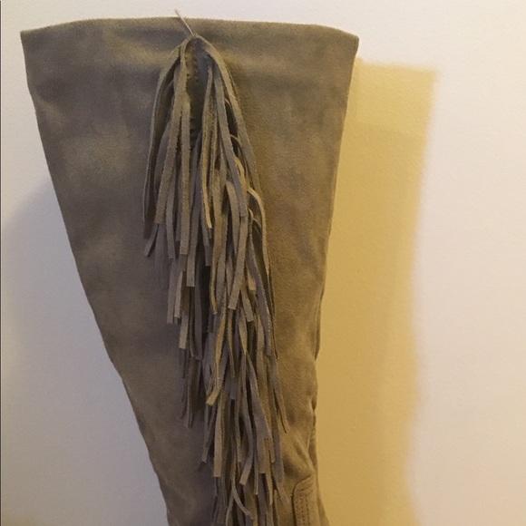Brand new Wedge Taupe Fringe Boot Size 7 - Picture 2 of 4